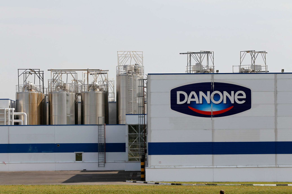 Danone планирует отказаться от своих глобальных брендов в России