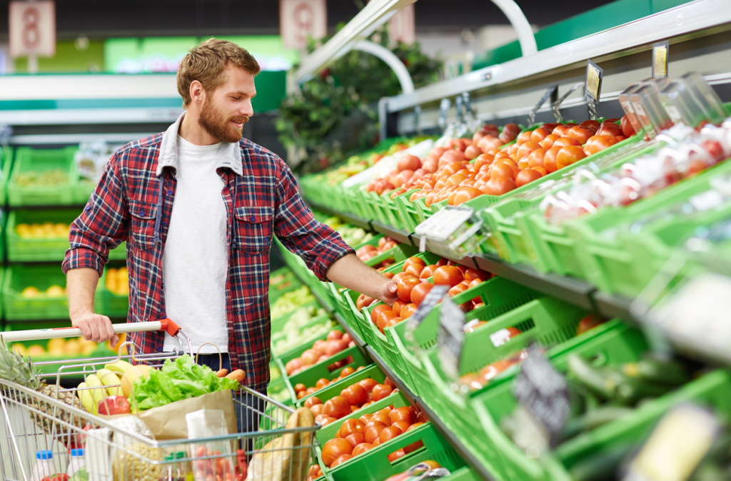В Госдуму РФ внесут предложение о полках с бесплатными продуктами