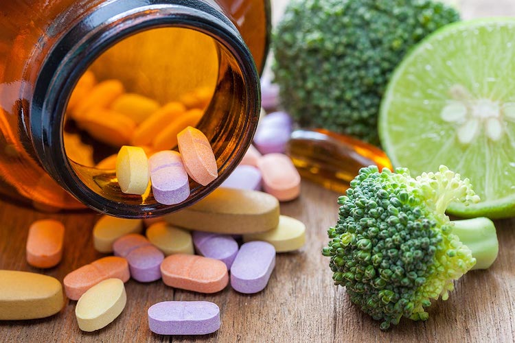 БАДы и витамины принимают 92% россиян, а болеутоляющие несколько раз в неделю – 59%