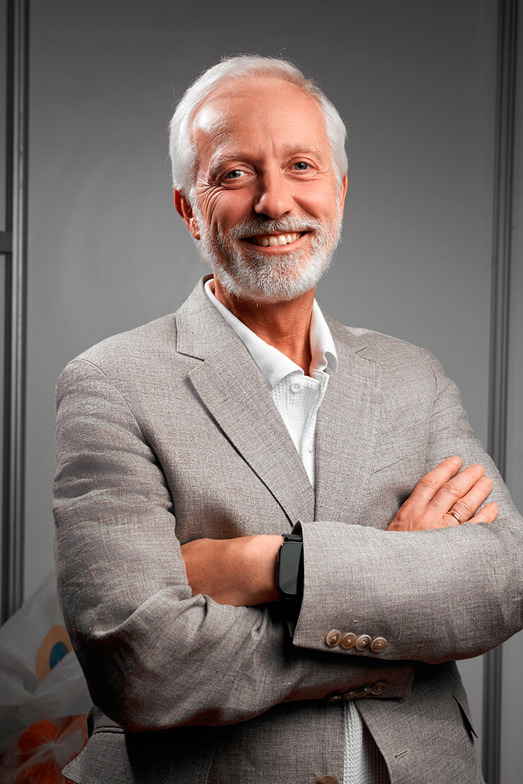 Кто сегодня зарабатывает миллионы на выступлениях: ТОП-5 спикеров России, которые меняют правила игры