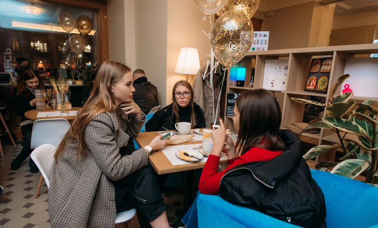 История конфликта: ТЦ «Пассаж» выселяет недавно открывшуюся кофейню STORIES на Невском