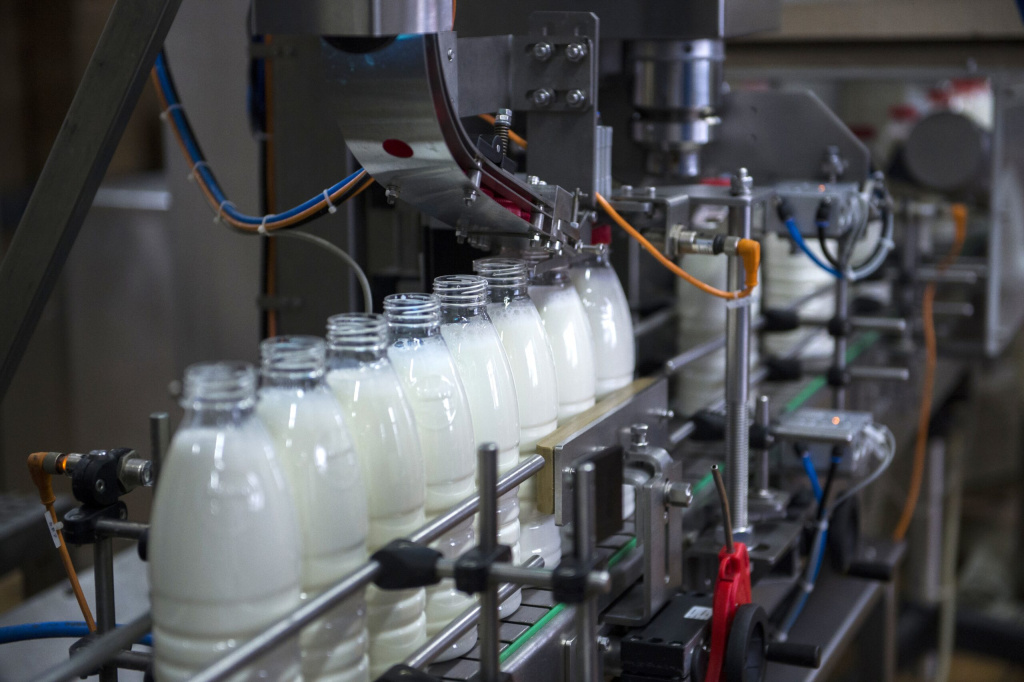 Переработчики молочных продуктов начали уведомлять поставщиков о расторжении контрактов