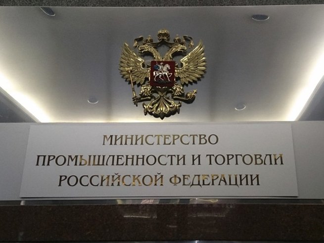 Минпромторг назвал условия для ввода обязательной доли российских товаров