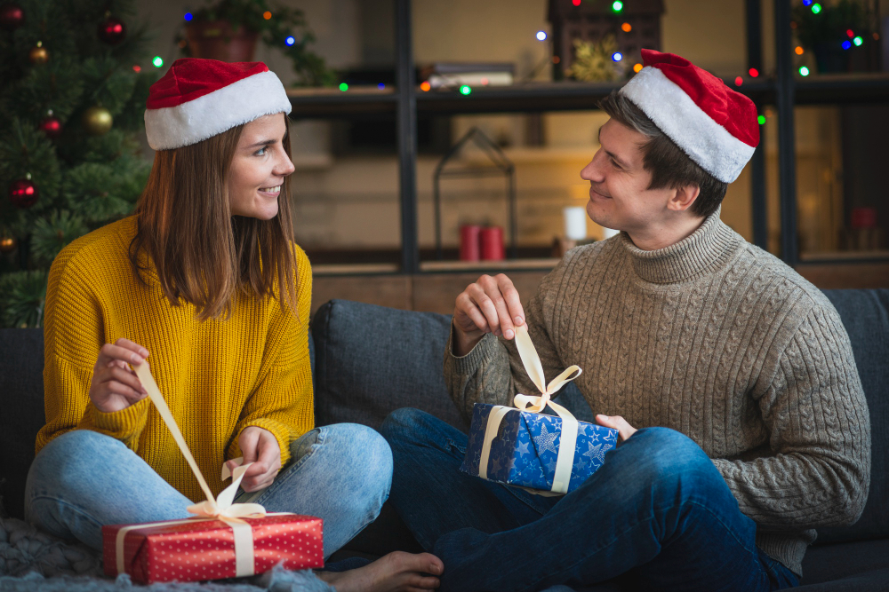 Россияне назвали самые желанные подарки на Новый год – исследование