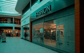 Почему они закрываются? Fashion бренды среднего сегмента уходят с рынка