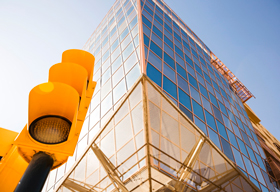 Инвестиции в коммерческую недвижимость РФ за первое полугодие сократились на 8%