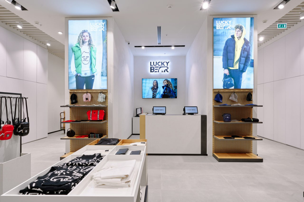 Главное за неделю: офлайн-магазины Lamoda, Heineken продал бизнес производителю «Дихлофоса», Uniqlo расторгла последние договоры аренды