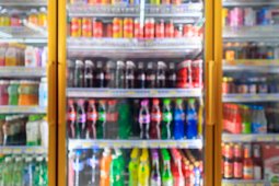 В Турции Coca‑Cola обязали уступить 35% пространства в холодильниках
