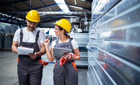 HH.ru: четверть открытых вакансий приходится на долю «синих воротничков»