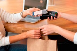 Россияне стали в два раза чаще оплачивать покупки по QR-коду и биометрии