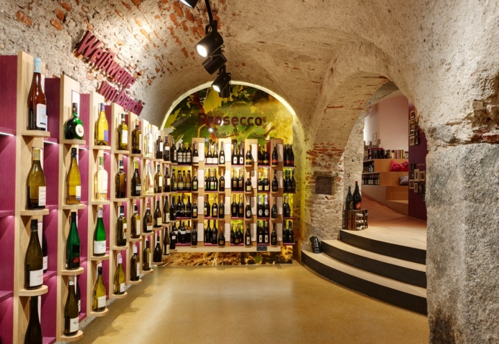 Harpf-drink-shop-by-monovolume-Bruneck-Italy-14.jpg