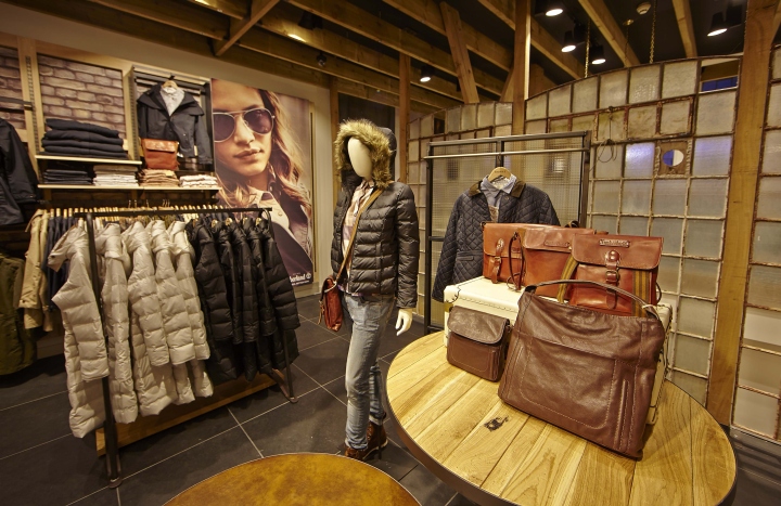 Timberland-flagship-store-by-Green-Room-Glasgow-UK-04.jpg