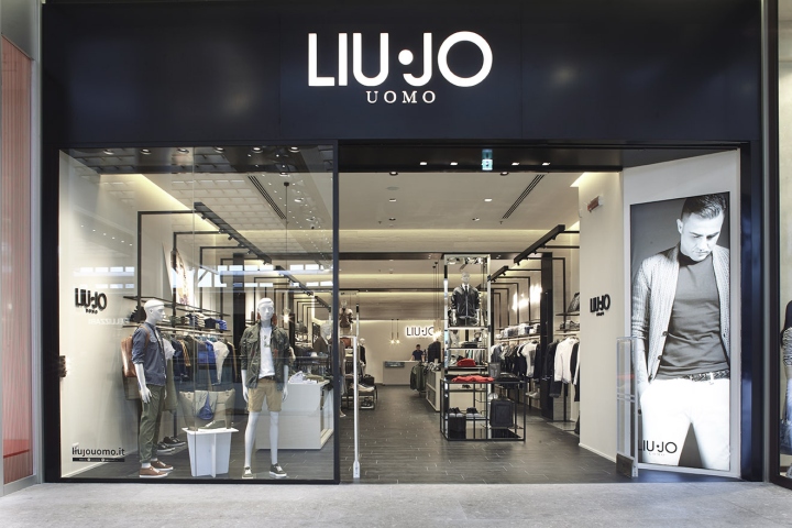 Liu-Jo-store-at-Arese-department-store-by-Christopher-G-Ward-Milan-Italy-15.jpg