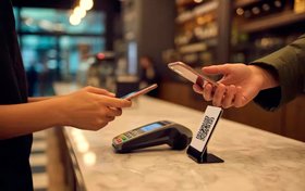 QR-код против NFC: какая технология побеждает в России