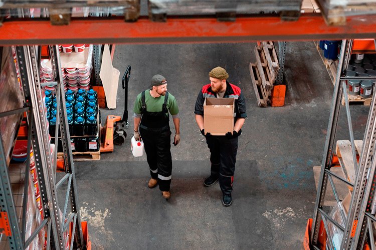 Как безопасно принимать на работу «синих воротничков»: инструкция для бизнеса