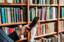 Читаем столько же, а магазины закрываются: как меняется книжный рынок России