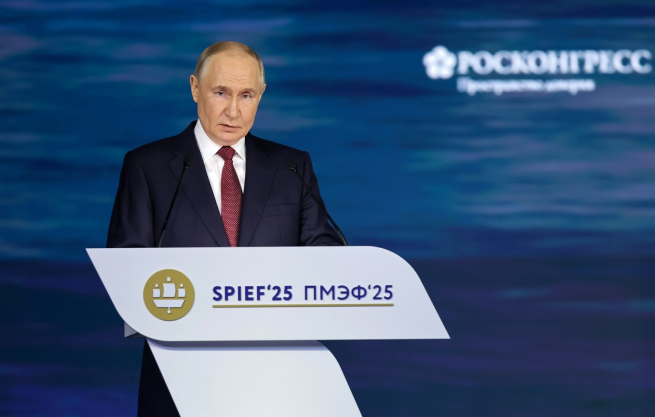 Владимир Путин указал на устаревшее регулирование розничной торговли