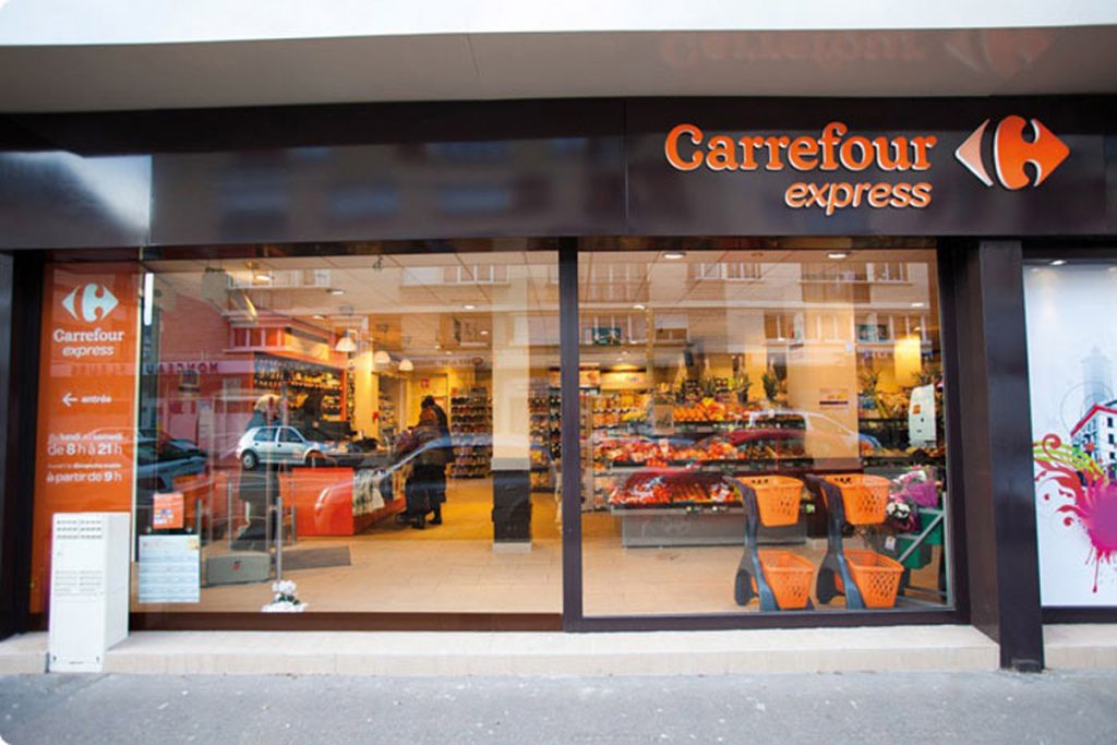Carrefour прекращает распространение каталогов