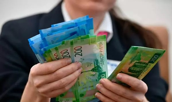 Зарплатные предложения в первом полугодии 2023 выросли на 8%