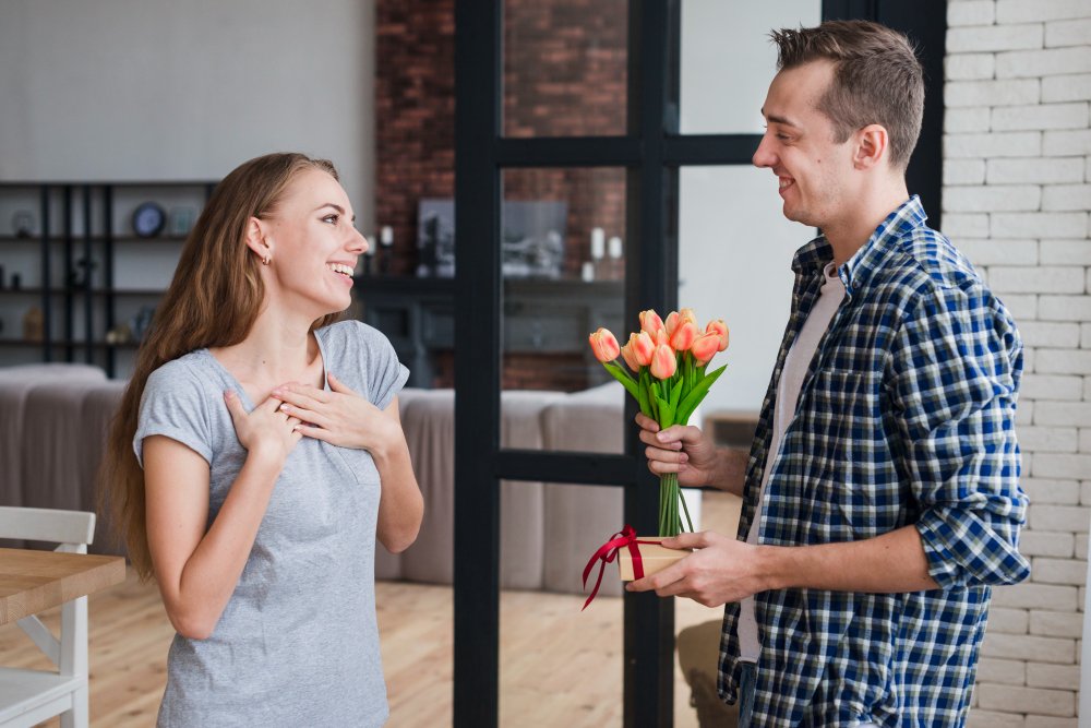 Сколько россияне планируют потратить на подарки к 8 марта – исследование