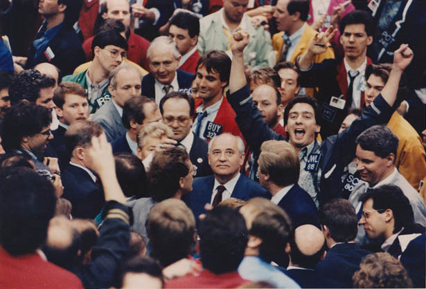 Горбачев на бирже в Чикаго.jpg