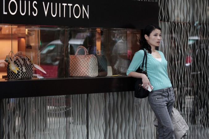 Китаянки берут паузу в погоне за модными штучками премиум класса