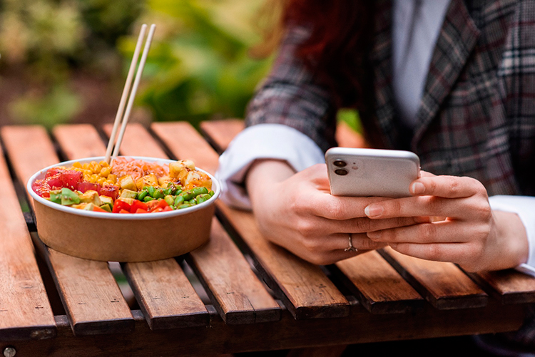 Solo-премиум, терапия выбором и вайб-математика: что глобальный отчет Yum! Brands говорит о будущем еды