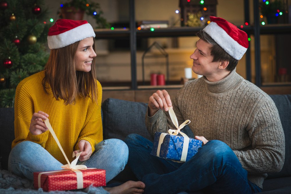 Россияне назвали самые желанные подарки на Новый год – исследование