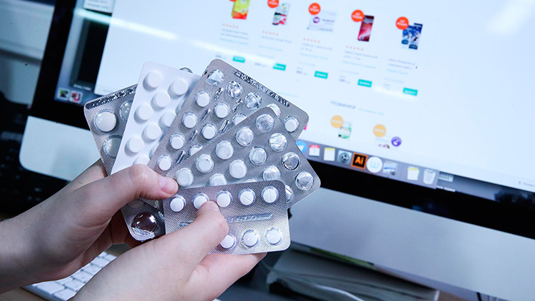 «Не дожидаясь перитонитов»: как, когда и где россияне покупают лекарства