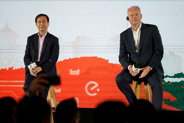 Знакомьтесь, Дэниел Чжан! Каков он – новый будущий хозяин Alibaba?