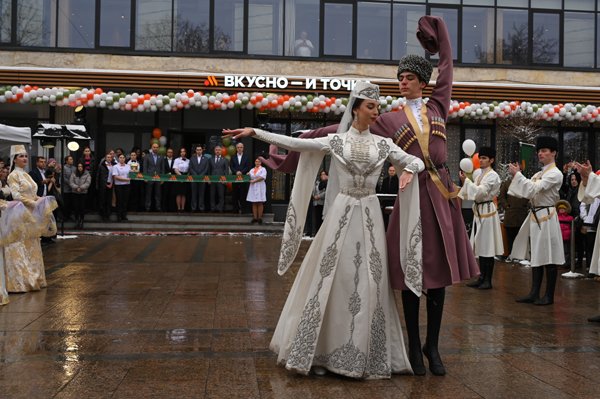 Главное за неделю: самые дорогие бренды России, открытие ТРЦ Avenue Sever, АШАН по-прежнему не собирается уходить из РФ