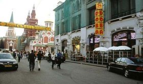 «Съешь, сколько сможешь!»: как в России появились первые сетевые демократичные рестораны