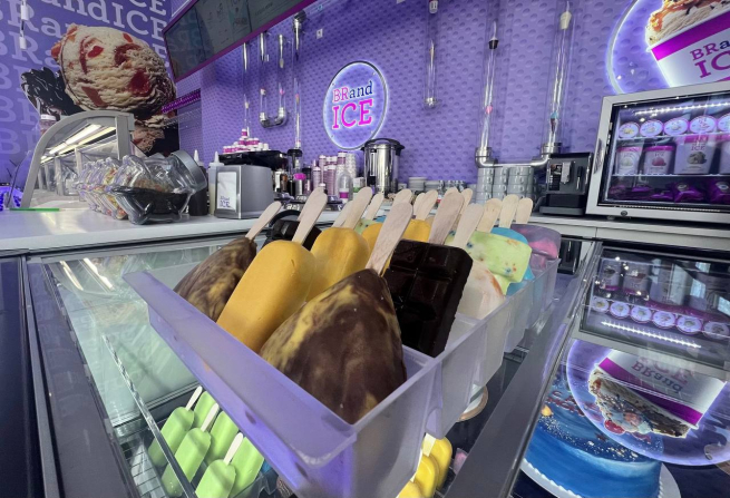 Бывший производитель мороженого Baskin Robbins в России открыл первое кафе BRandICE