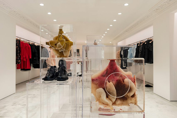 Биофильный мерчандайзинг для магазинов одежды и лучшие примеры его воплощения в мировом Fashion бизнесе