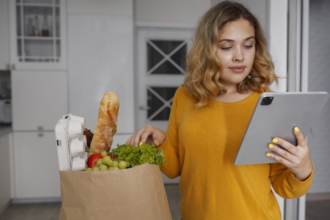 Более половины опрошенных россиян предпочитают заказывать продукты онлайн