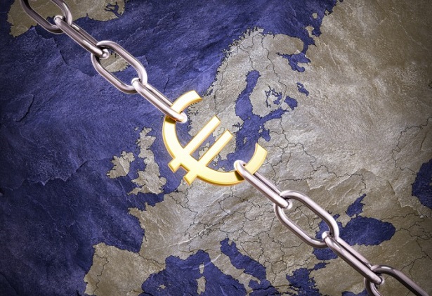 Евро может упасть в два раза по отношению к рублю, что ждать от этого.