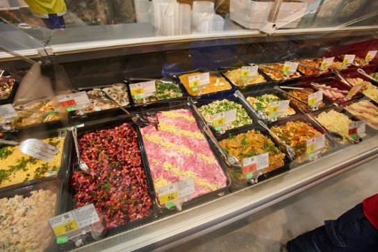 «Лента»: сельдь под шубой обошла оливье в рейтинге новогодних салатов.jpg