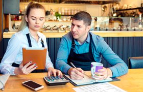 Россияне назвали профессиональные сферы с самым быстрым карьерным ростом