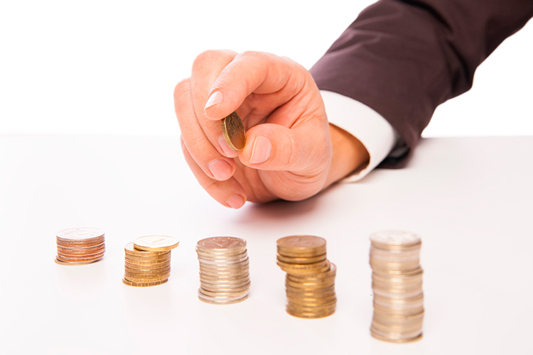 Цена как главный драйвер спроса: почему повышение стоимости «вслепую» рушит продажи и обнуляет эффект маркетинга