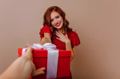 Как россияне дарят и принимают подарки - исследование
