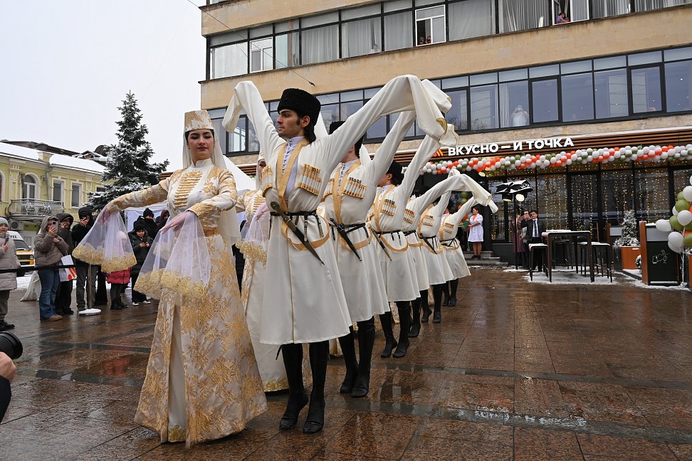 «Вкусно – и точка» открыла первое предприятие в Северной Осетии (ФОТО) - №4