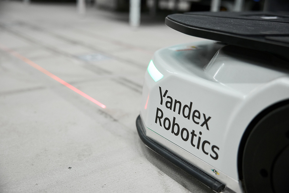 Яндекс Лавка запустила первый роботизированный даркстор (ФОТО) - №5
