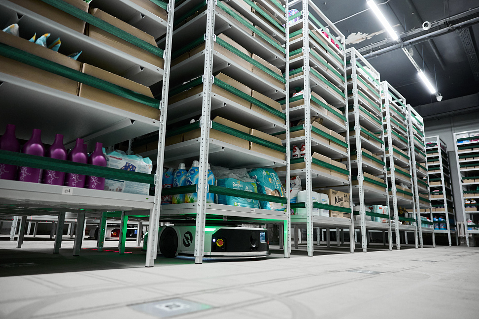 Яндекс Лавка запустила первый роботизированный даркстор (ФОТО) - №2