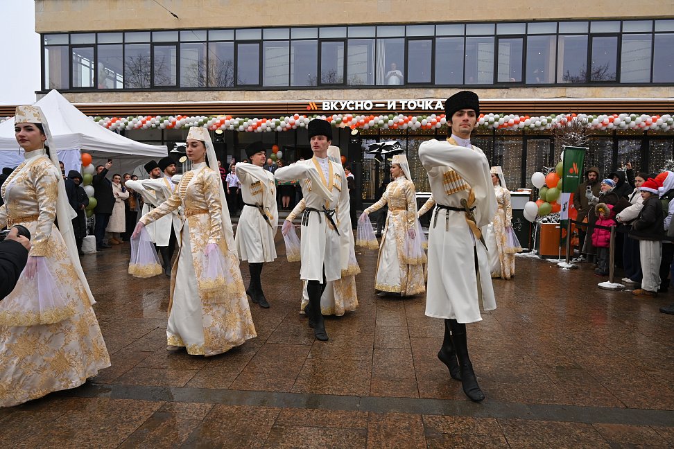 «Вкусно – и точка» открыла первое предприятие в Северной Осетии (ФОТО) - №3