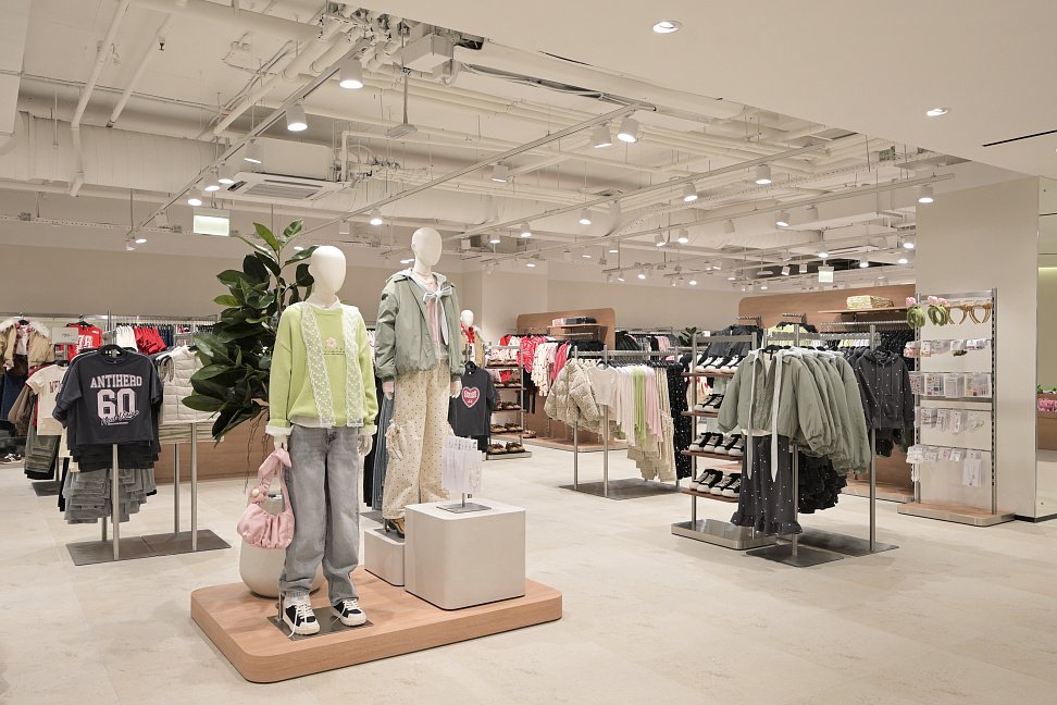 SELA открыла первый магазин нового формата (ФОТО) - №3